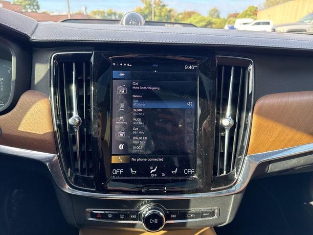 Photo of 2020 Maple Brown Metallic Volvo V90