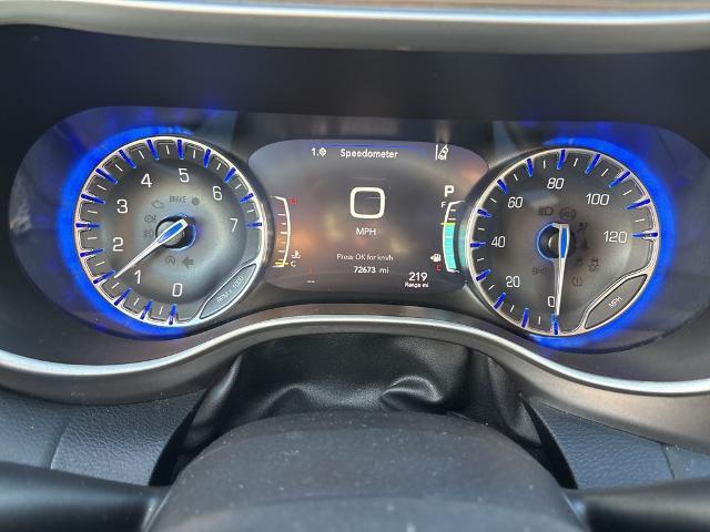 Photo of 2022 Brilliant Black Crystal Pearlcoat Chrysler Pacifica