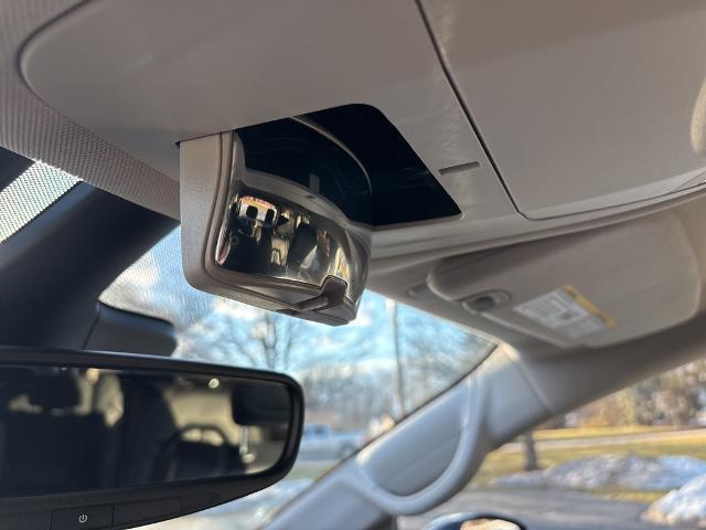 Photo of 2022 Brilliant Black Crystal Pearlcoat Chrysler Pacifica