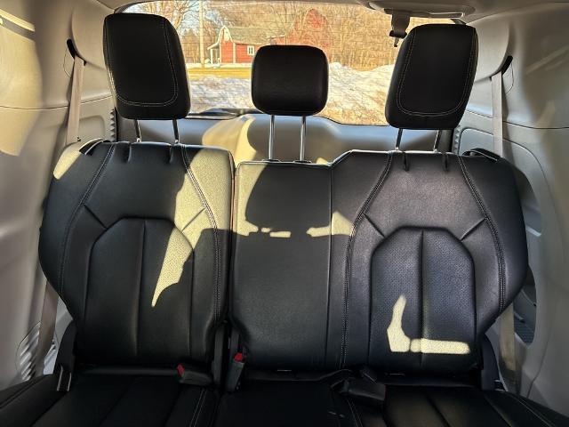 Photo of 2022 Brilliant Black Crystal Pearlcoat Chrysler Pacifica