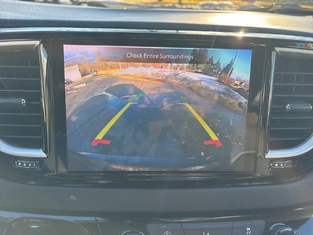 Photo of 2022 Brilliant Black Crystal Pearlcoat Chrysler Pacifica