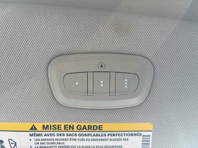 Photo of 2022 Brilliant Black Crystal Pearlcoat Chrysler Pacifica