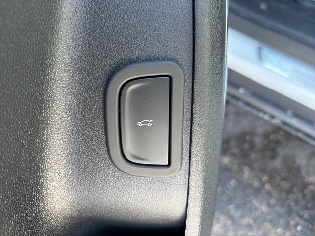 Photo of 2025 Summit White Buick Enclave