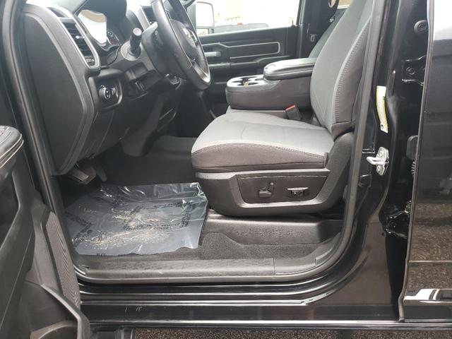 Photo of 2024 Diamond Black Crystal Pearlcoat RAM 2500