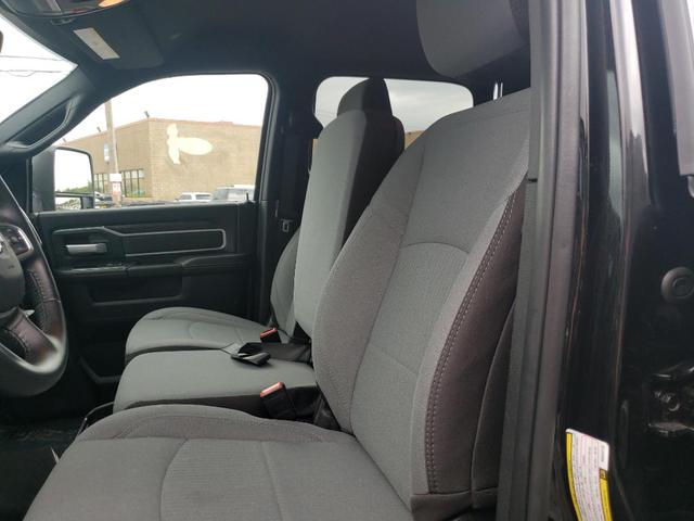 Photo of 2024 Diamond Black Crystal Pearlcoat RAM 2500