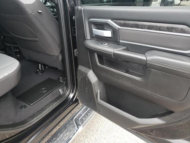 Photo of 2024 Diamond Black Crystal Pearlcoat RAM 2500