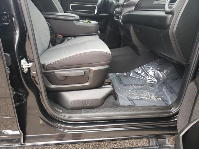 Photo of 2024 Diamond Black Crystal Pearlcoat RAM 2500