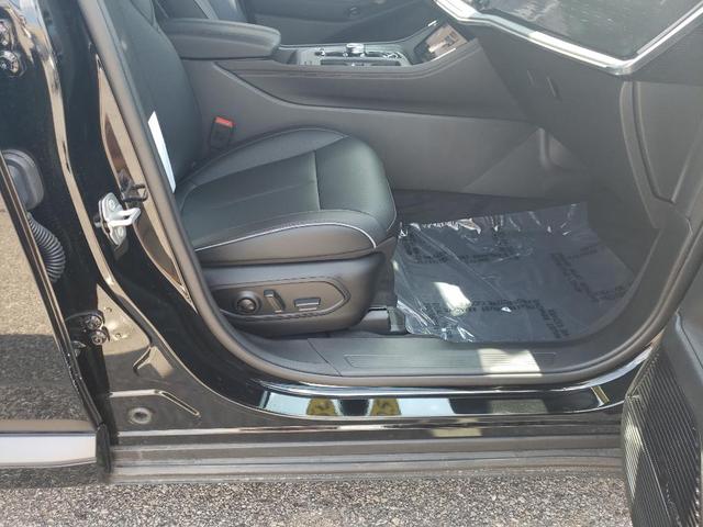 Photo of 2025 Diamond Black Crystal Pearlcoat Jeep Wagoneer S