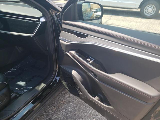 Photo of 2025 Diamond Black Crystal Pearlcoat Jeep Wagoneer S