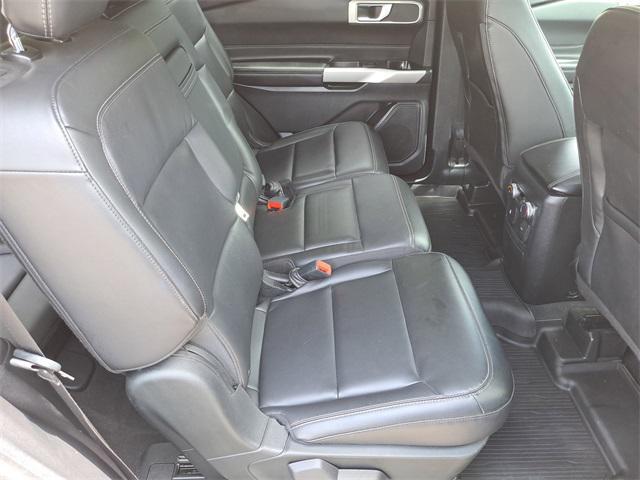 Photo of 2022 Iconic Silver Metallic Ford Explorer