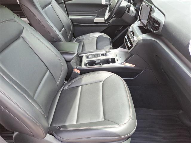 Photo of 2022 Iconic Silver Metallic Ford Explorer