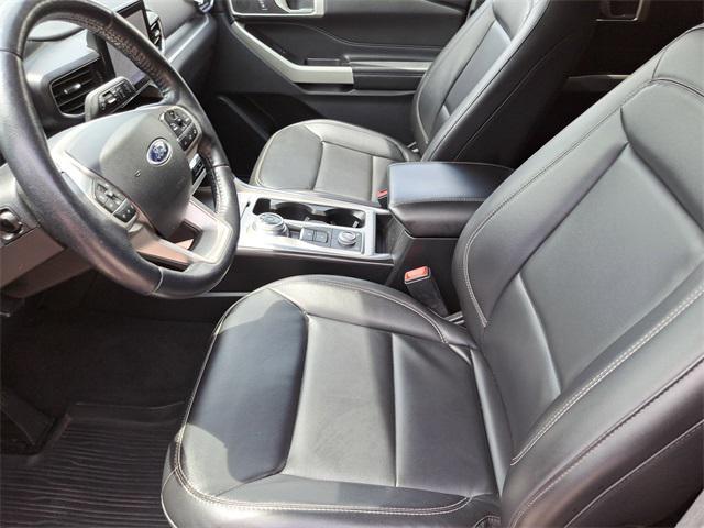 Photo of 2022 Iconic Silver Metallic Ford Explorer