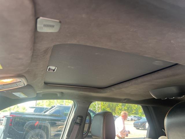 Photo of 2022 DB Black Crystal Clearcoat Dodge Durango