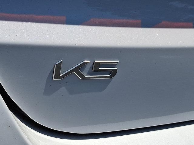 Photo of 2023 Glacial White Pearl Kia K5