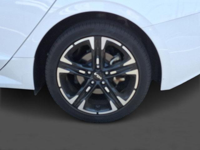 Photo of 2023 Glacial White Pearl Kia K5