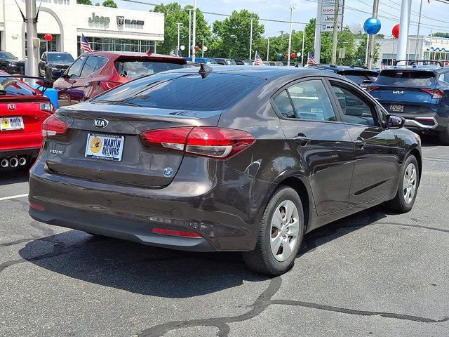 Photo of 2018 Titanium Bronze Kia Forte
