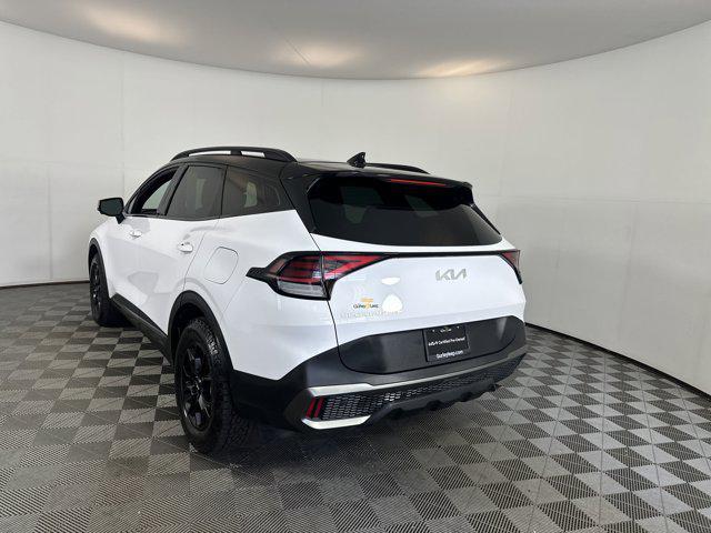 Photo of 2024 Glacier White Pearl/Ebony Black Roof Kia Sportage