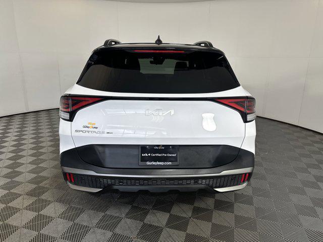 Photo of 2024 Glacier White Pearl/Ebony Black Roof Kia Sportage