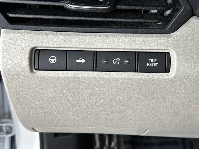 Photo of 2022 Pearl White Tricoat Nissan Altima