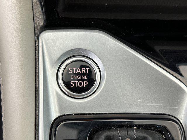 Photo of 2022 Pearl White Tricoat Nissan Altima