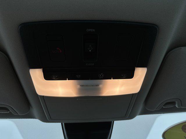 Photo of 2022 Pearl White Tricoat Nissan Altima