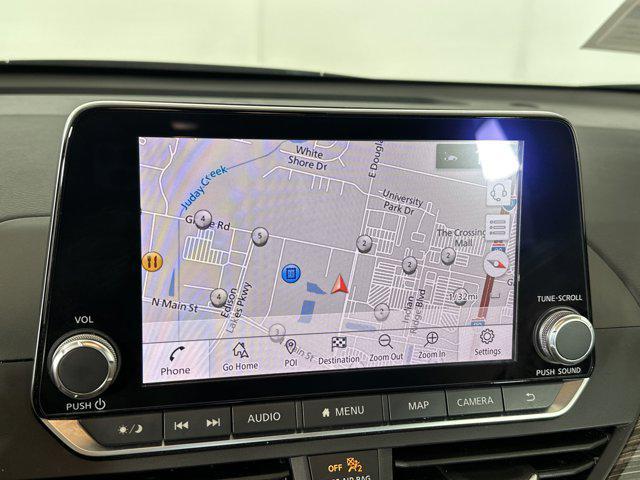 Photo of 2022 Pearl White Tricoat Nissan Altima
