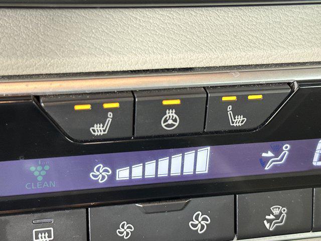 Photo of 2022 Pearl White Tricoat Nissan Altima
