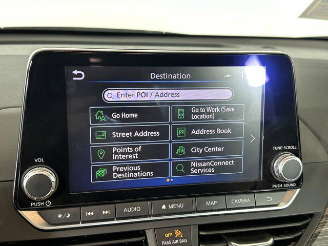 Photo of 2022 Pearl White Tricoat Nissan Altima