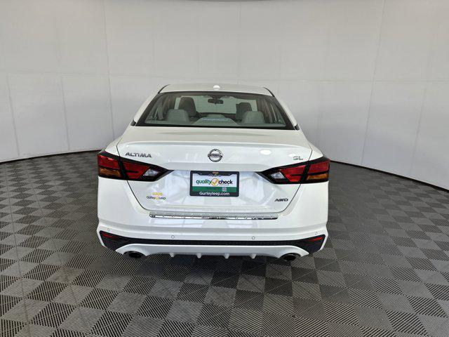 Photo of 2022 Pearl White Tricoat Nissan Altima