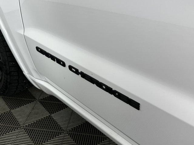 Photo of 2018 Bright White Clearcoat Jeep Grand Cherokee