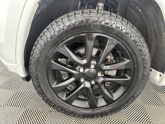 Photo of 2018 Bright White Clearcoat Jeep Grand Cherokee