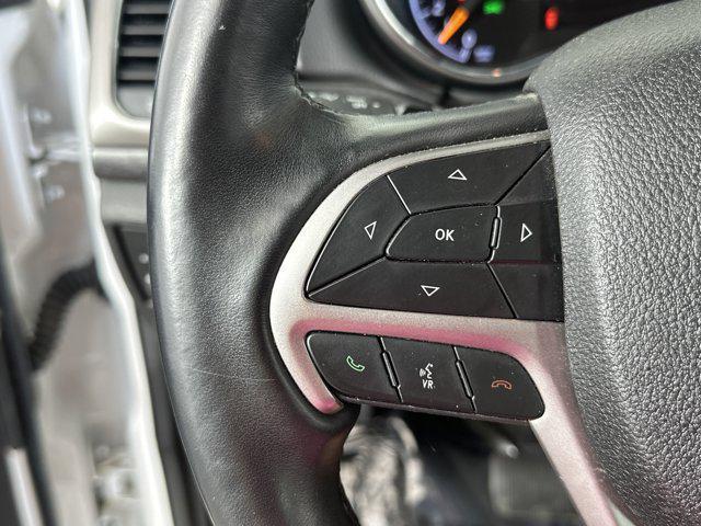 Photo of 2018 Bright White Clearcoat Jeep Grand Cherokee