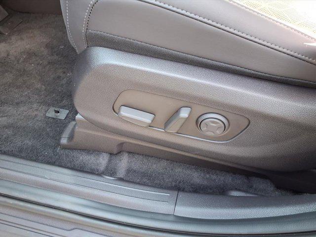 Photo of 2026 Ivory Kia Carnival