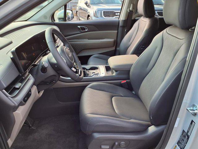 Photo of 2026 Ivory Kia Carnival