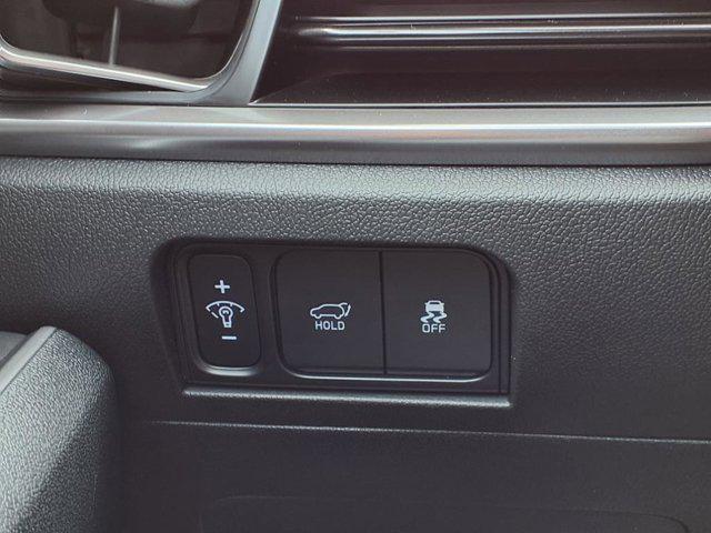 Photo of 2025 White Pearl Kia Sorento