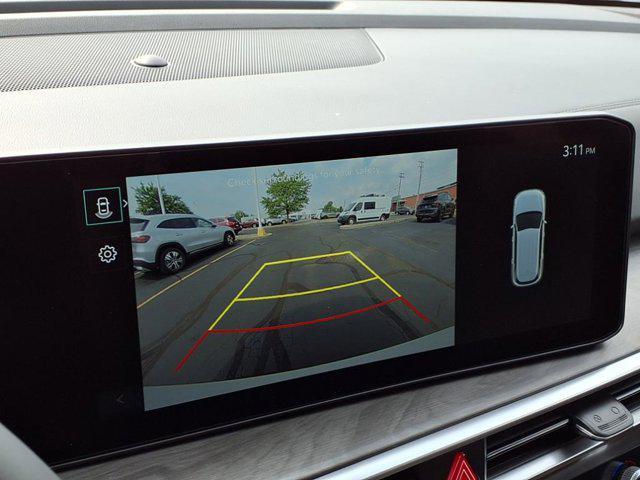 Photo of 2025 White Pearl Kia Sorento