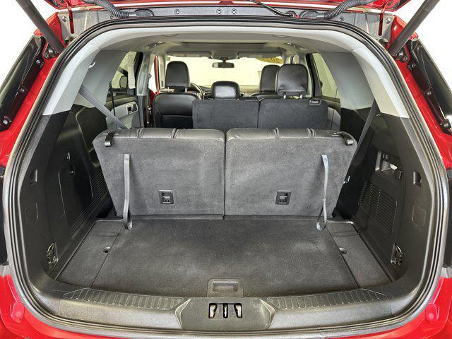 Photo of 2022 Rapid Red Metallic Tinted Clearcoat Ford Explorer
