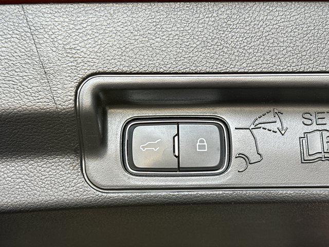 Photo of 2022 Rapid Red Metallic Tinted Clearcoat Ford Explorer