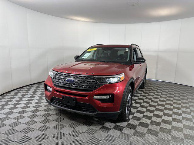 Photo of 2022 Rapid Red Metallic Tinted Clearcoat Ford Explorer