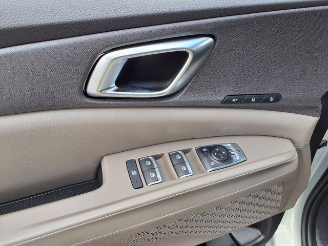 Photo of 2026 Ivory Kia Carnival