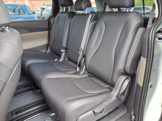 Photo of 2026 Ivory Kia Carnival