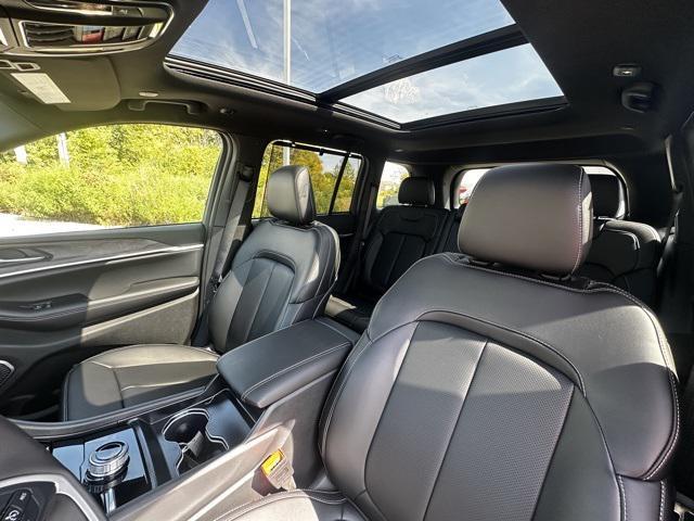 Photo of 2025 Silver Zynith Jeep Grand Cherokee