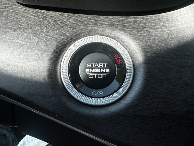 Photo of 2025 Silver Zynith Jeep Grand Cherokee