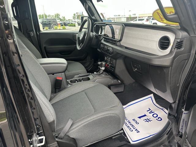 Photo of 2024 Black Clearcoat Jeep Wrangler