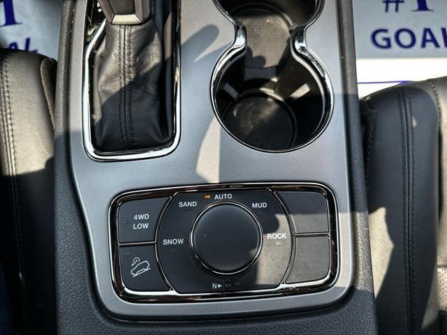Photo of 2021 Bright White Clearcoat Jeep Grand Cherokee