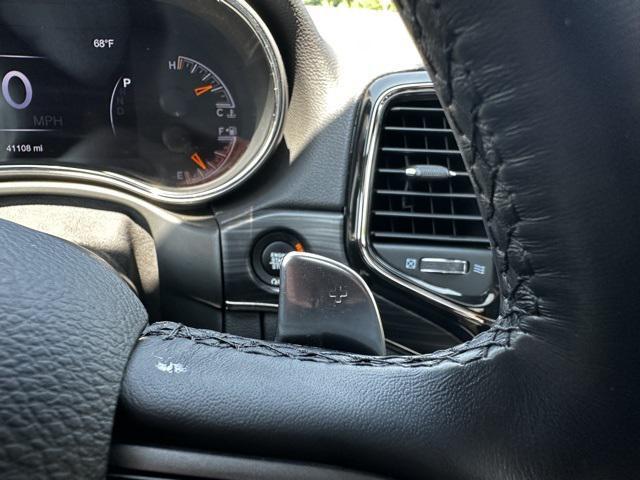 Photo of 2021 Bright White Clearcoat Jeep Grand Cherokee