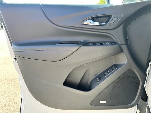 Photo of 2018 Iridescent Pearl Tricoat Chevrolet Equinox