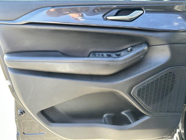 Photo of 2023 Diamond Black Crystal Pearlcoat Jeep Grand Cherokee L