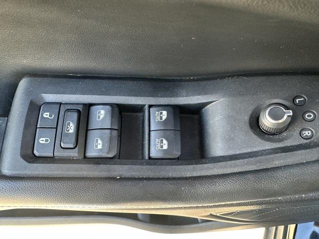 Photo of 2023 Diamond Black Crystal Pearlcoat Jeep Grand Cherokee L