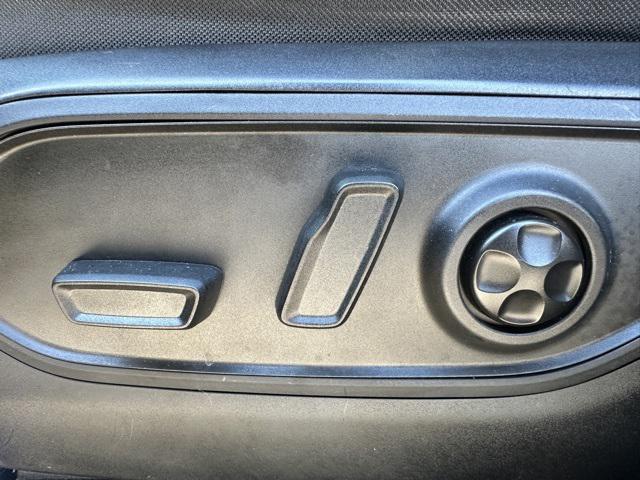 Photo of 2023 Diamond Black Crystal Pearlcoat Jeep Grand Cherokee L